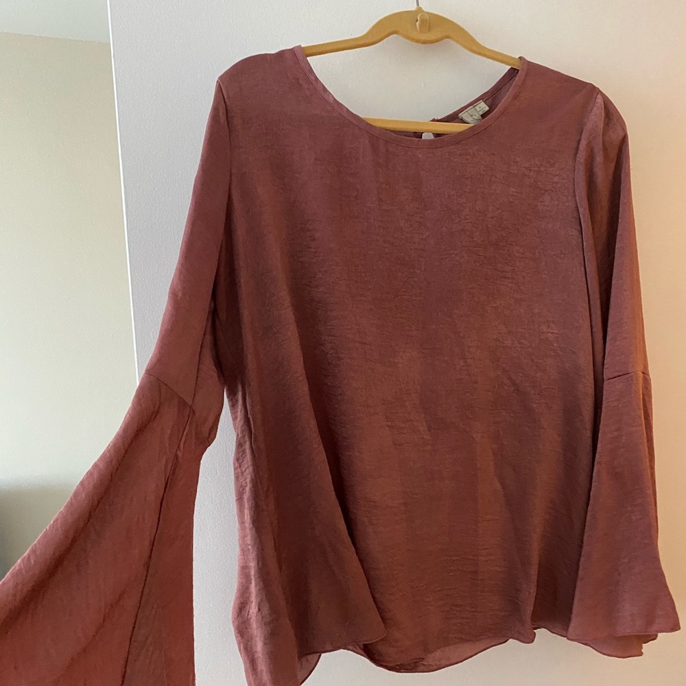 Bell sleeve blouse